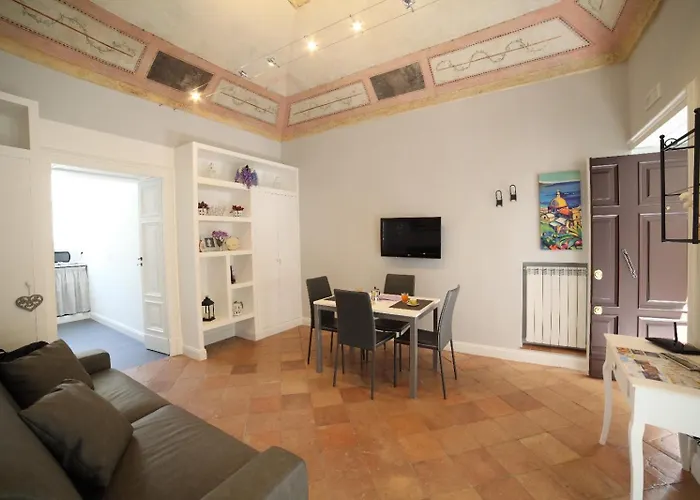 Donna Sofi Naples